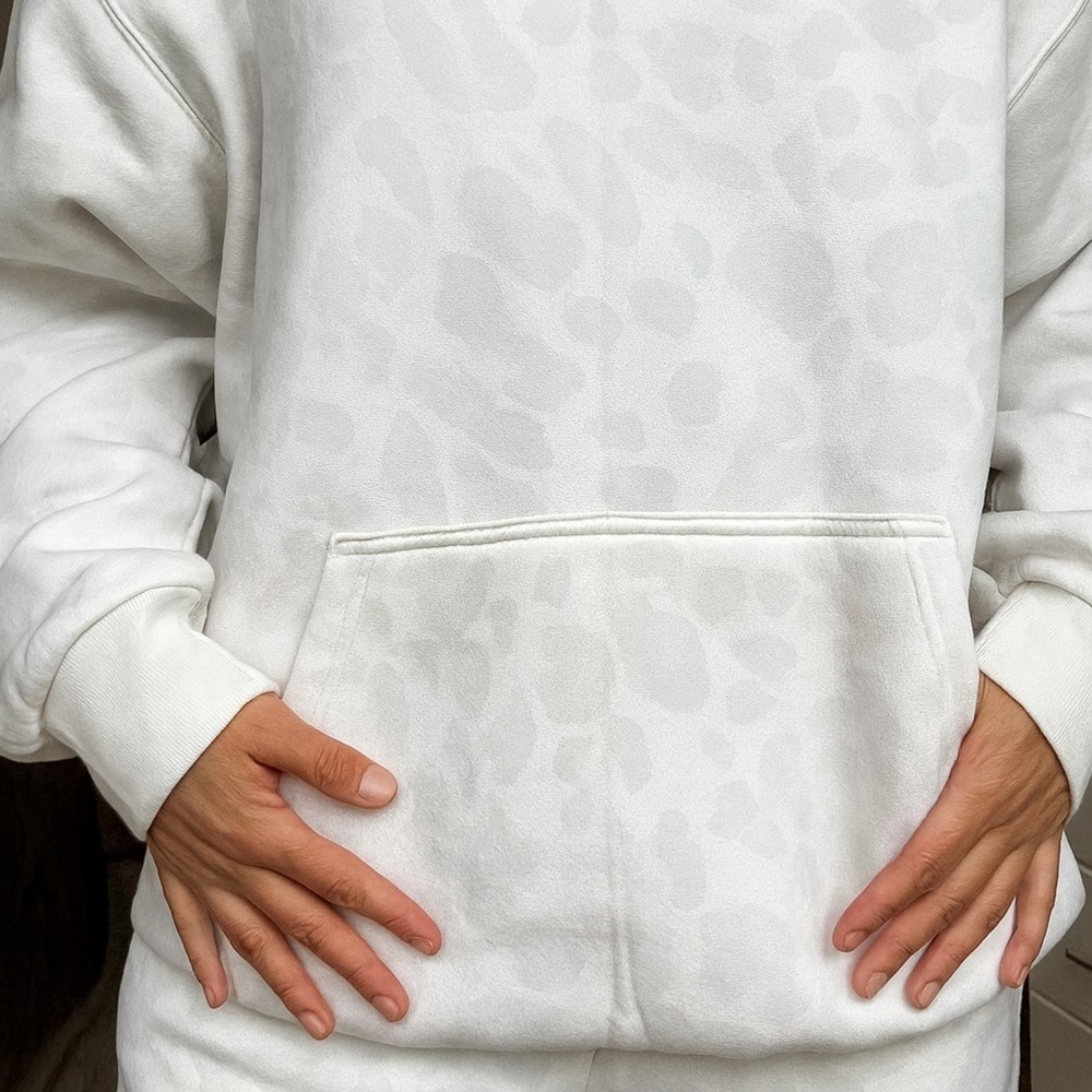 Comfrt Women’s Leopard Embossed Hoodie Size XL EUC